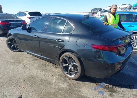 2017 Alfa Romeo Giulia Ti Awd z USA, uszkodzony, nr VIN ZARFAEEN1H7549675